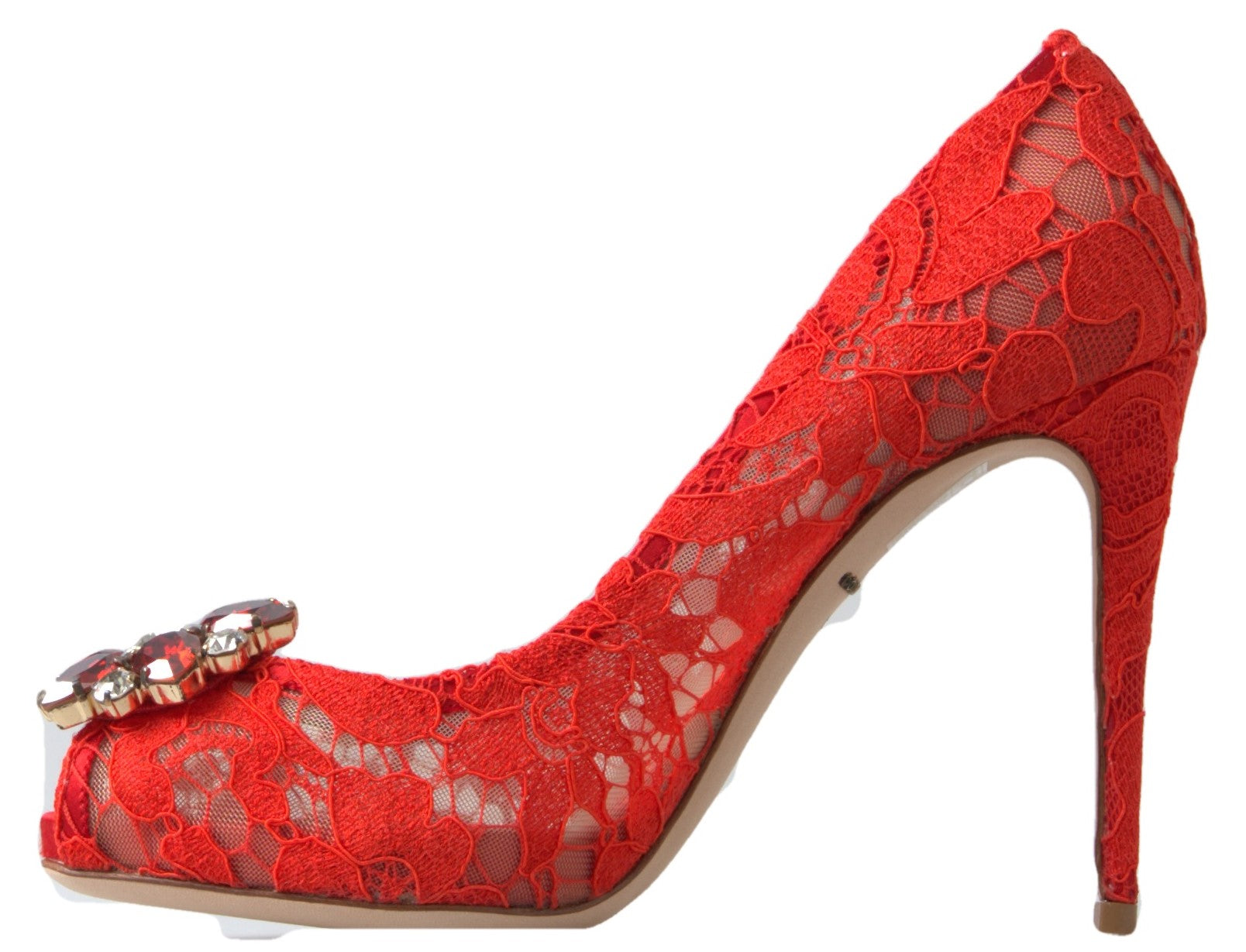 Tacones elegantes de encaje rojo con adornos de cristal