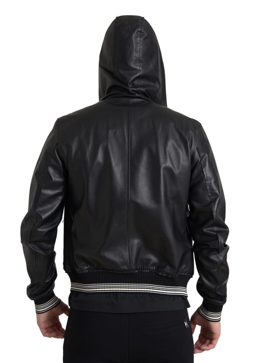 Elegante chaqueta bomber de cuero negra