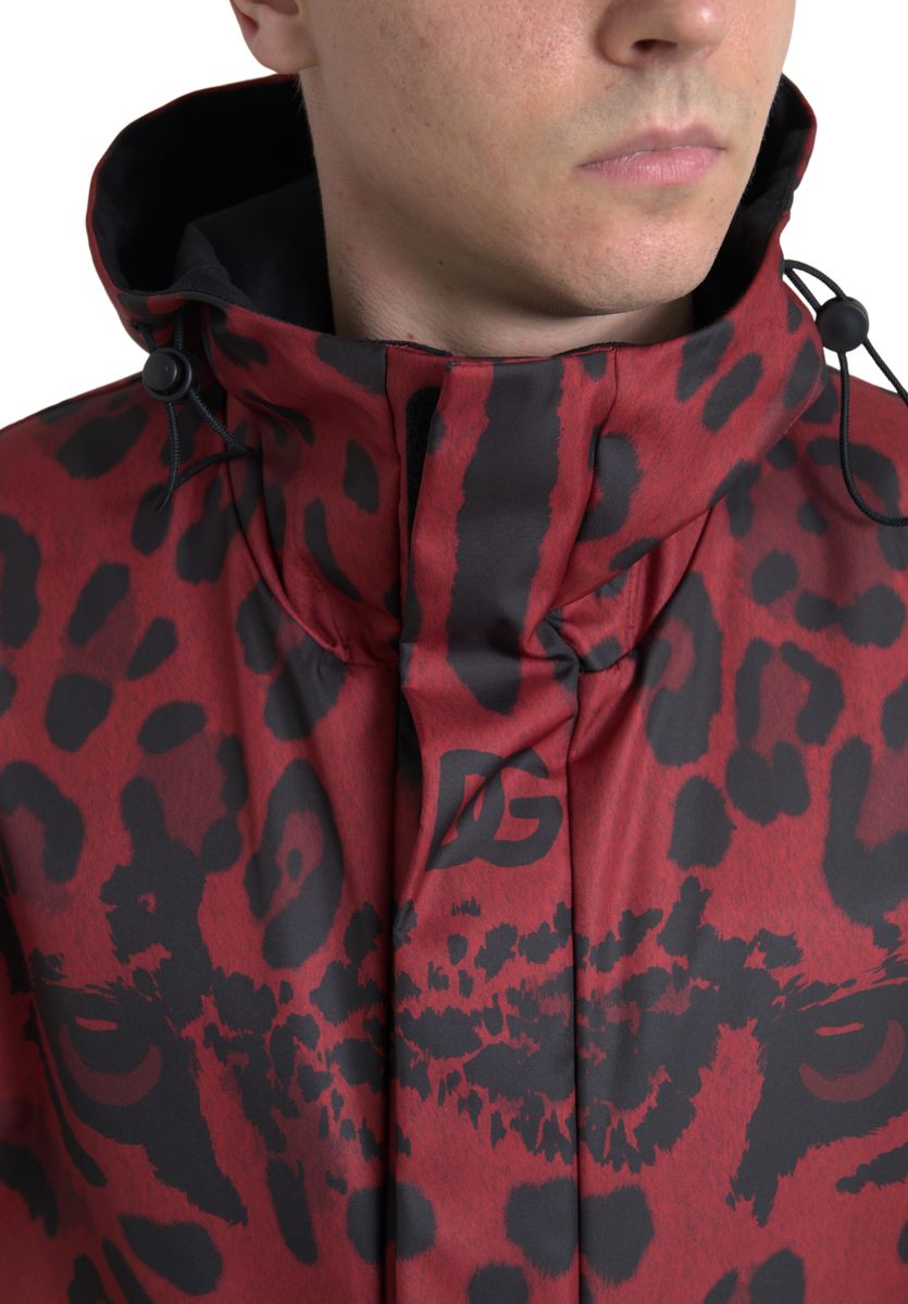 Chaqueta con capucha y estampado de leopardo rojo radiante