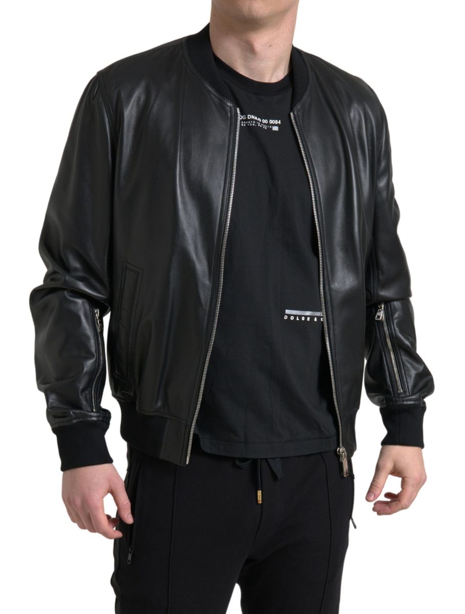 Elegante chaqueta bomber de cuero negra