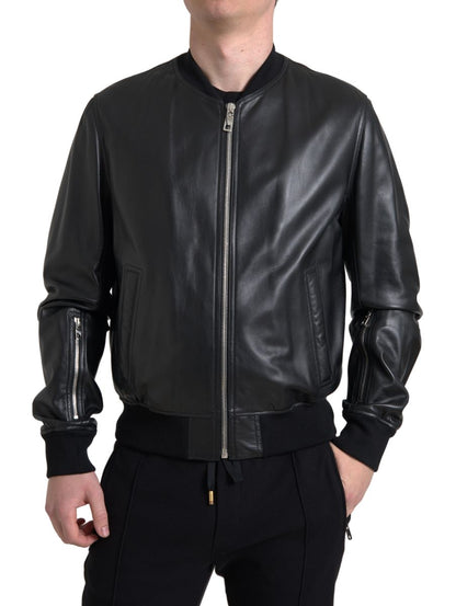 Elegante chaqueta bomber de cuero negra