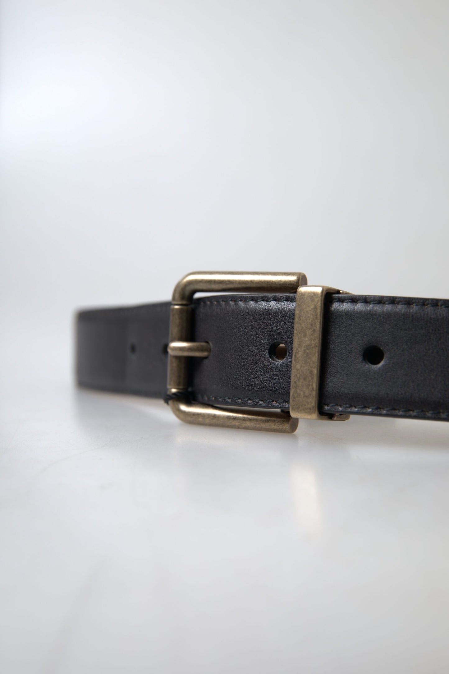 Elegant Black Leather Belt with Metal Buckle