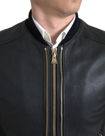 Elegante chaqueta motera de cuero negra