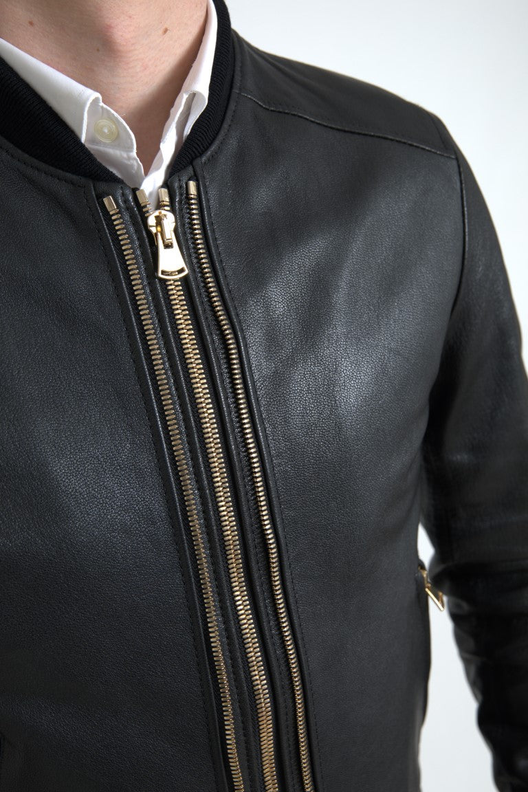 Elegante chaqueta motera de cuero negra