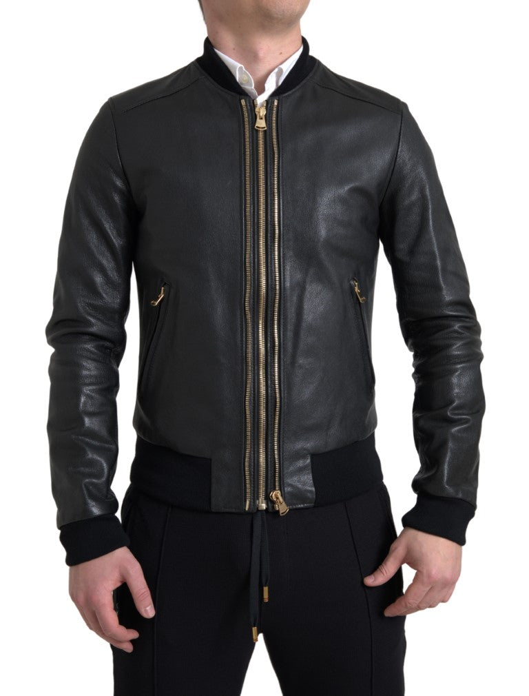 Elegante chaqueta motera de cuero negra