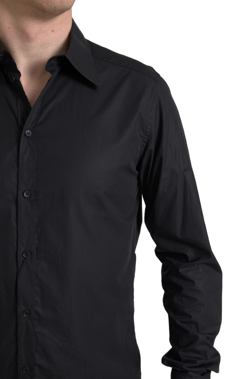 Elegante camisa formal con botones dorados y negros