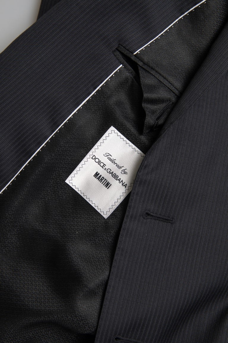 Elegante traje negro de dos piezas de corte entallado