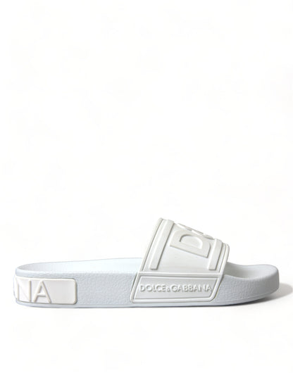 Chanclas elegantes con logo blanco