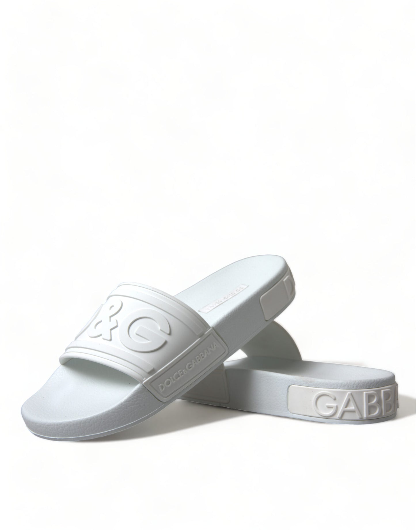 Chanclas elegantes con logo blanco