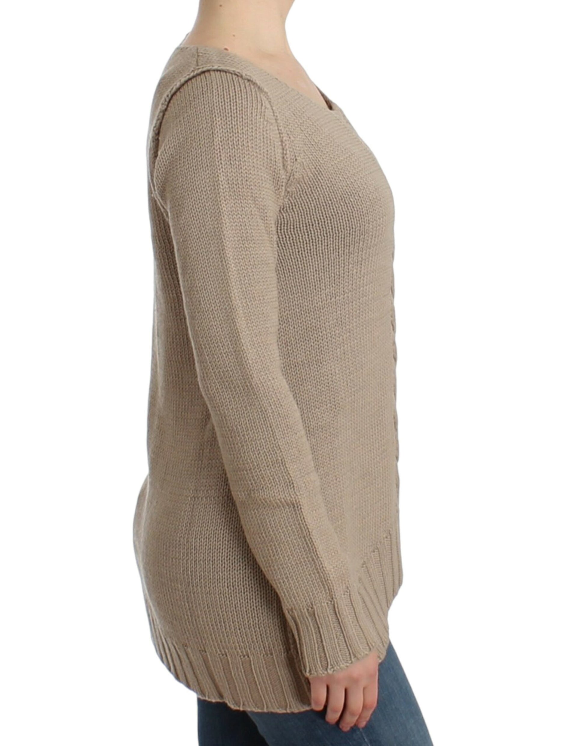 Elegante suéter de cuello redondo de punto beige