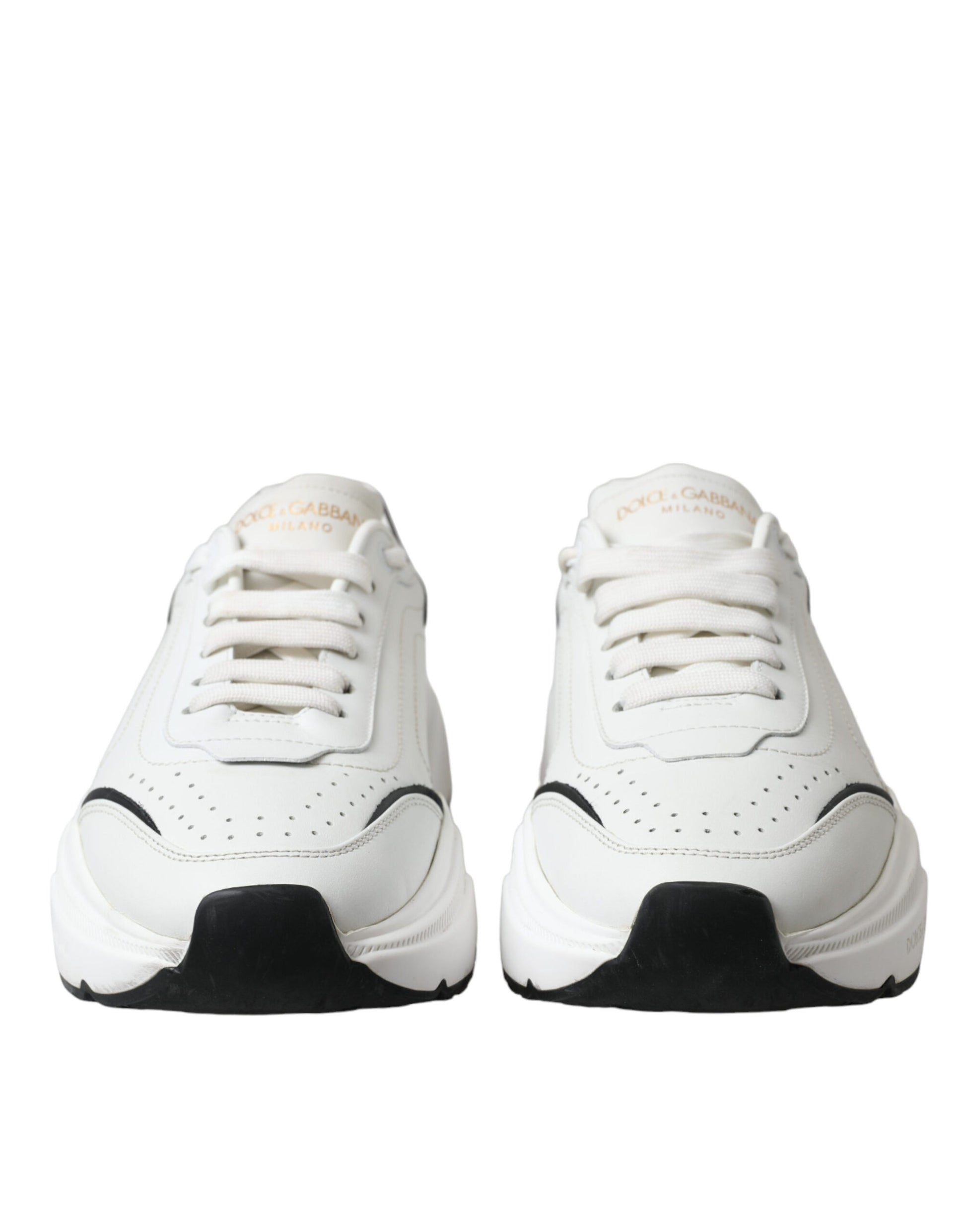 Elegantes zapatillas deportivas de cuero Daymaster en blanco y negro