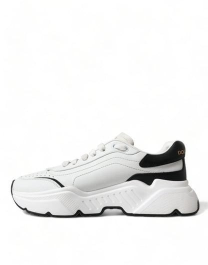 Elegantes zapatillas deportivas de cuero Daymaster en blanco y negro