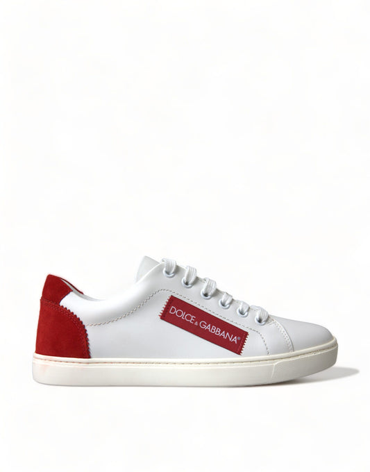 Chique witte leren sneakers met rode accenten