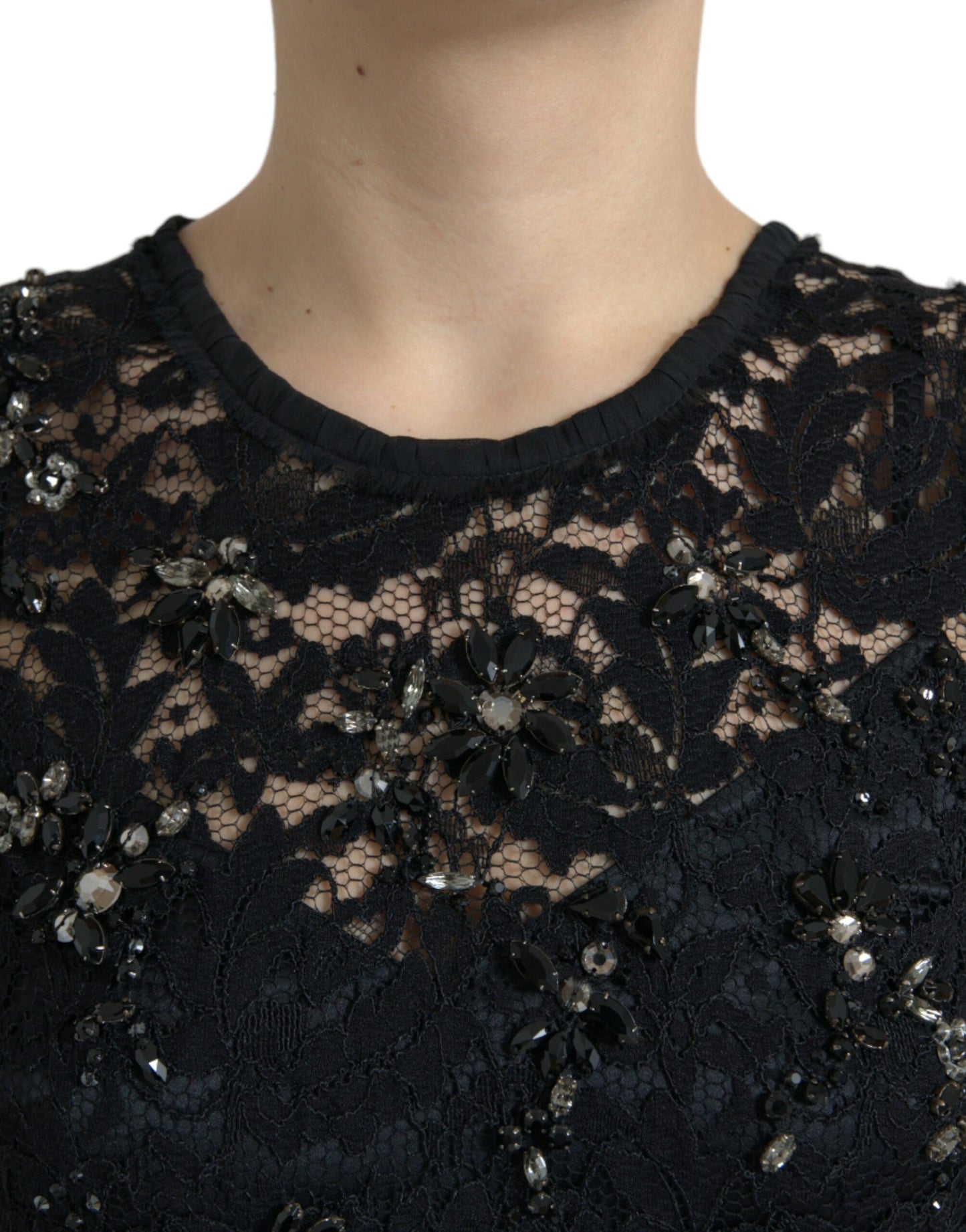 Exquisito vestido tubo de cristal con encaje floral negro