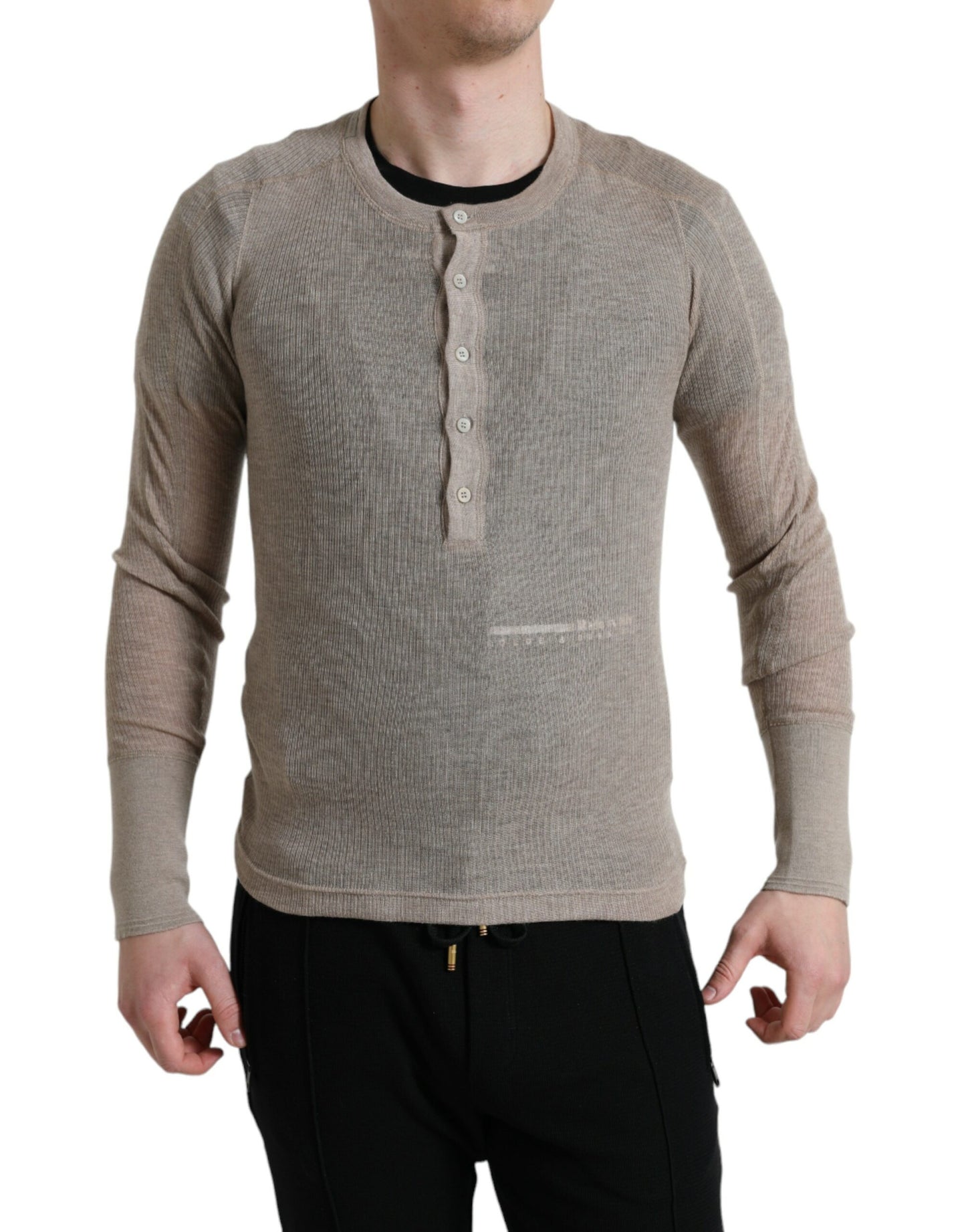 Elegante suéter de cachemira beige con cuello henley