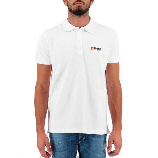 Elegante polo de algodón blanco con logo en contraste