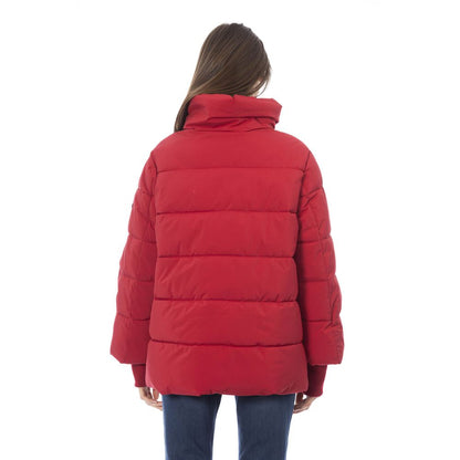 Elegante chaqueta roja corta con capucha