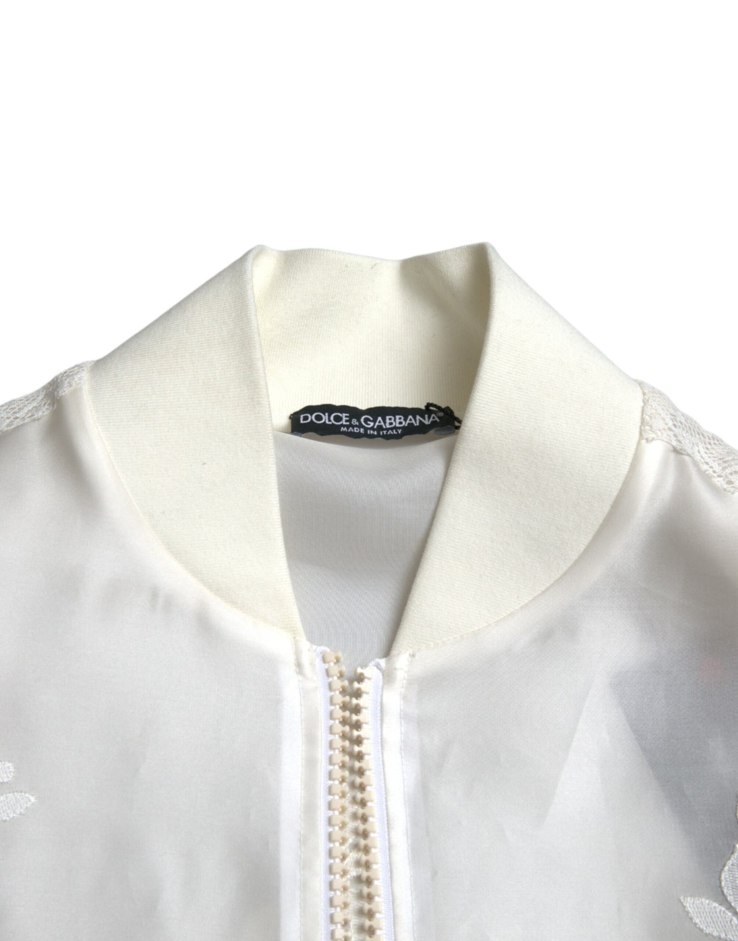 Elegante chaqueta bomber de seda blanca