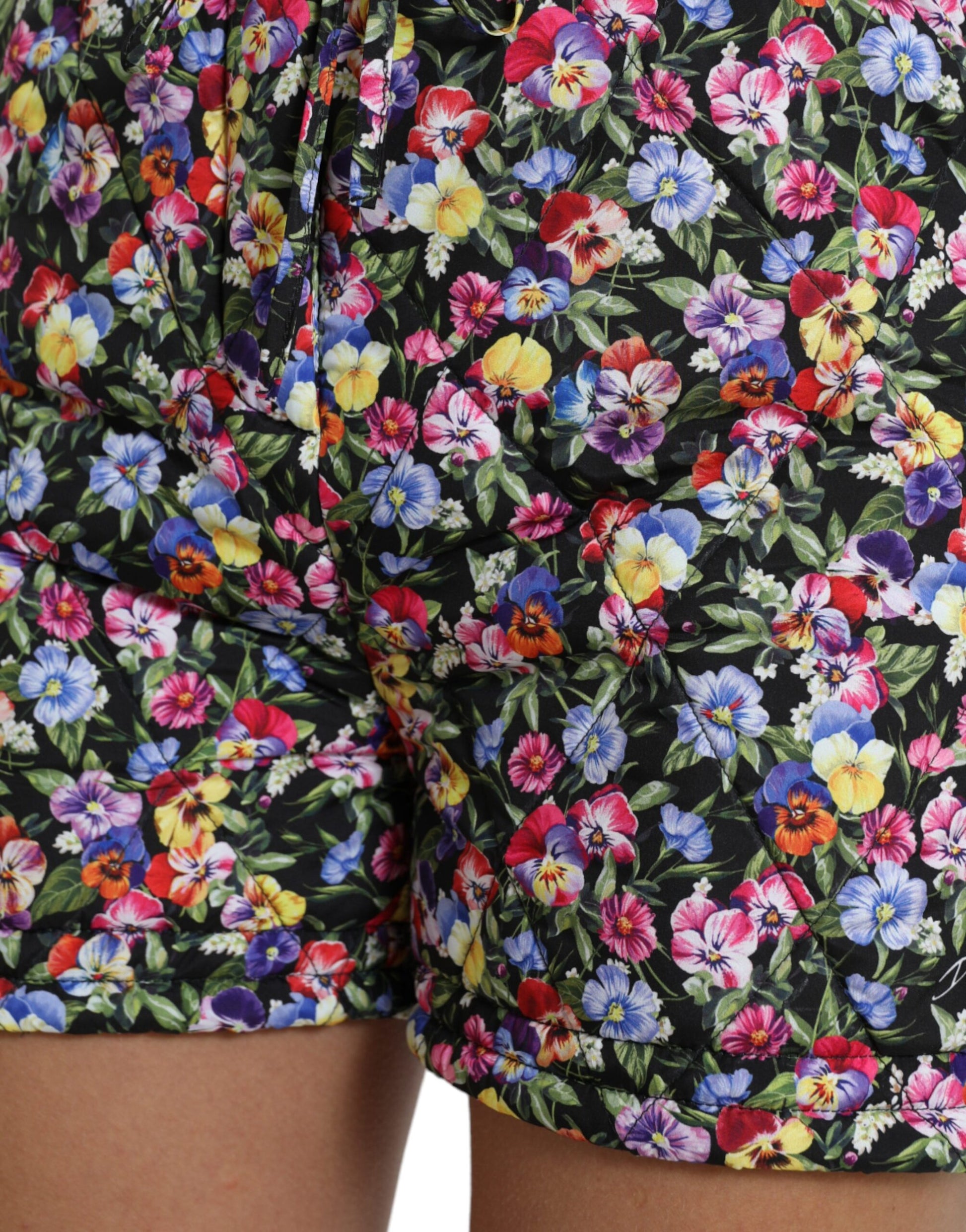 Shorts florales vibrantes de cintura alta