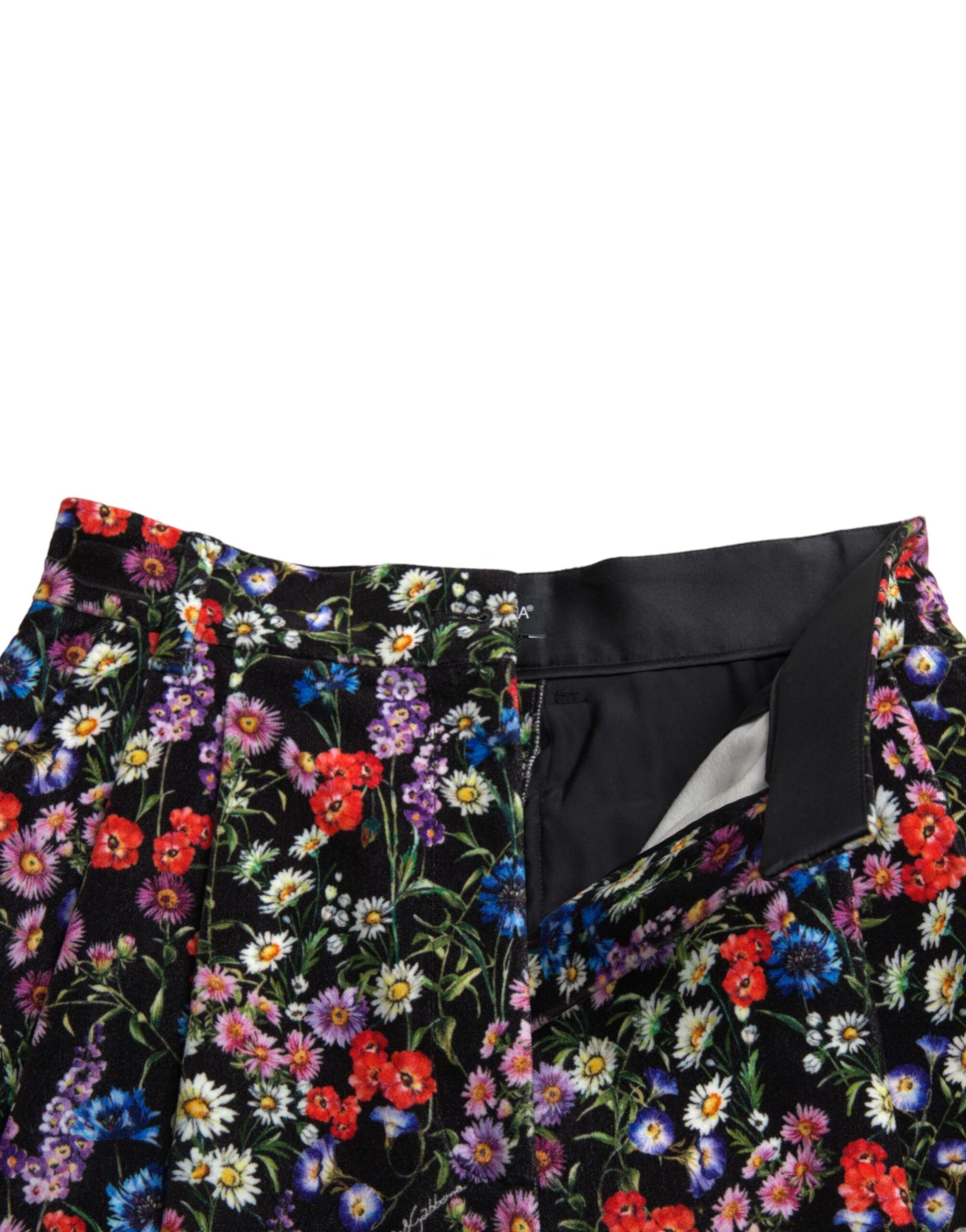 Zwarte hotpants-short met hoge taille en bloemen