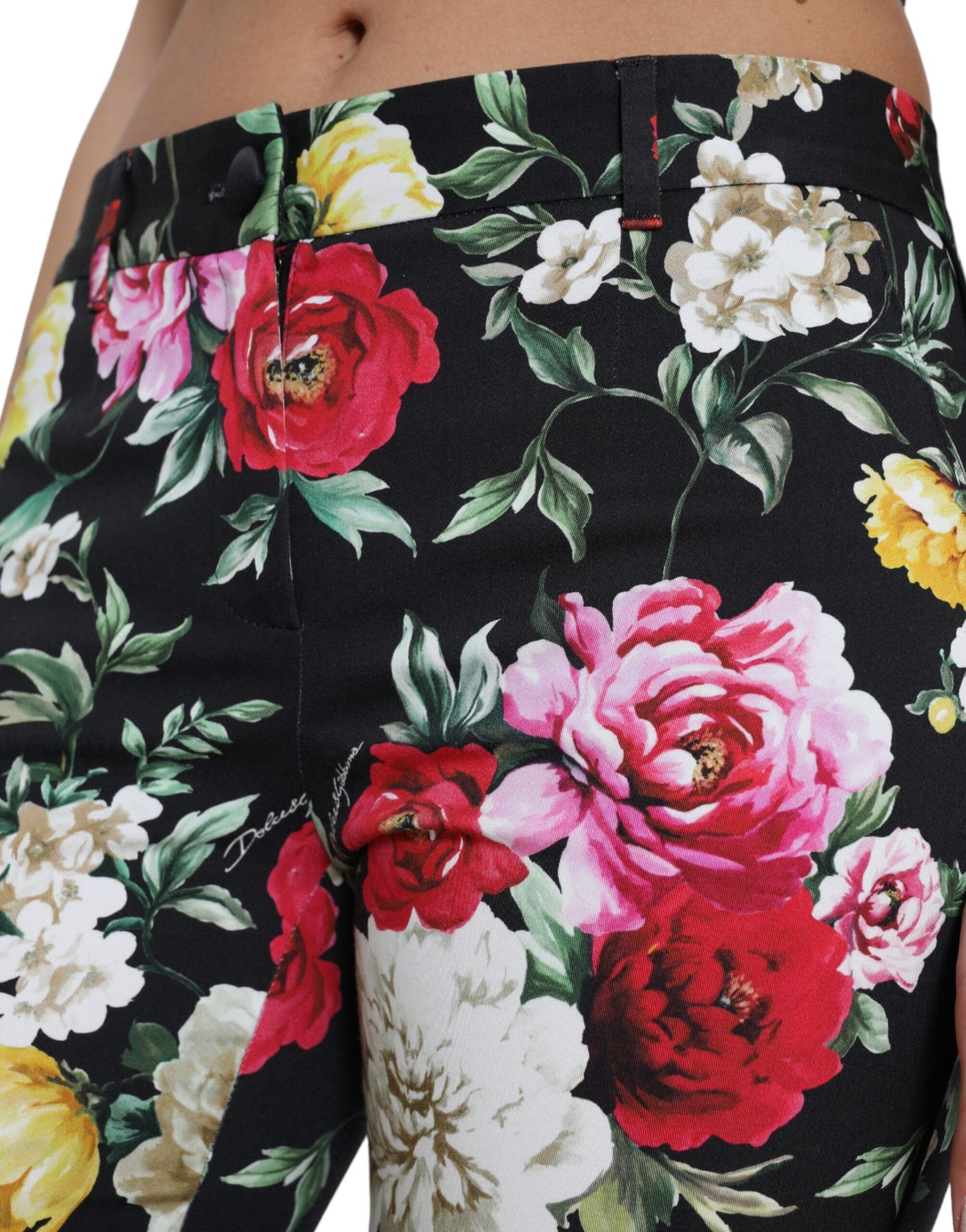 Zwarte cropped broek met middentaille en bloemenprint