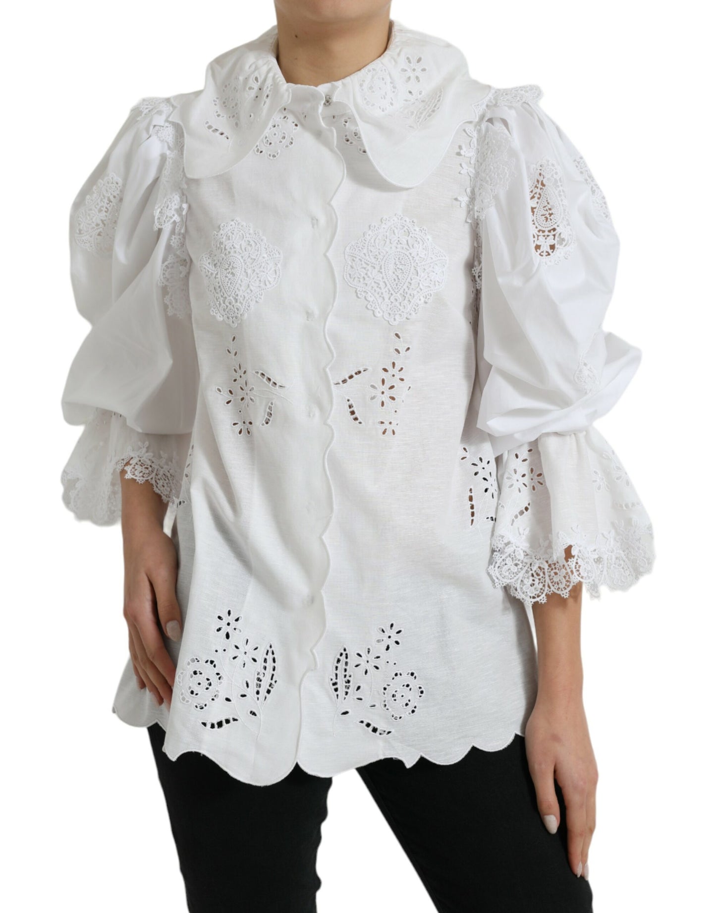 Blusa elegante con ribete de encaje blanco