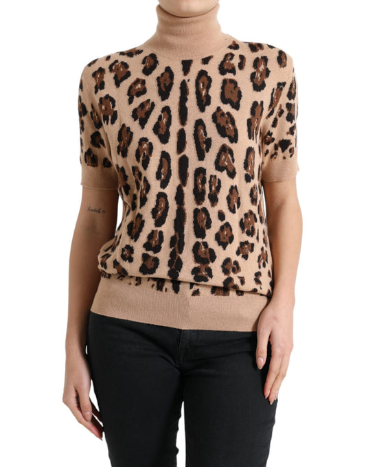 Elegante top de lana con cuello alto de leopardo beige