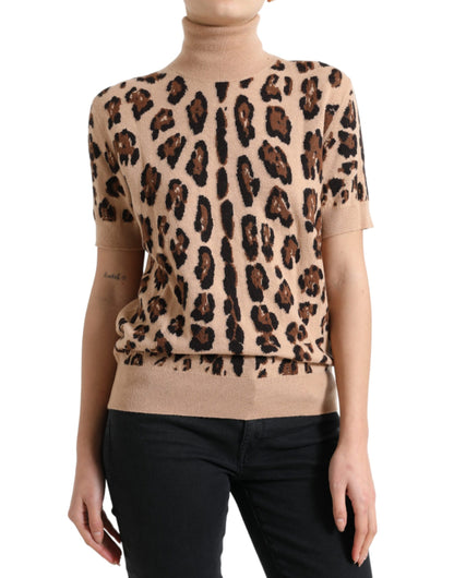 Elegante top de lana con cuello alto de leopardo beige