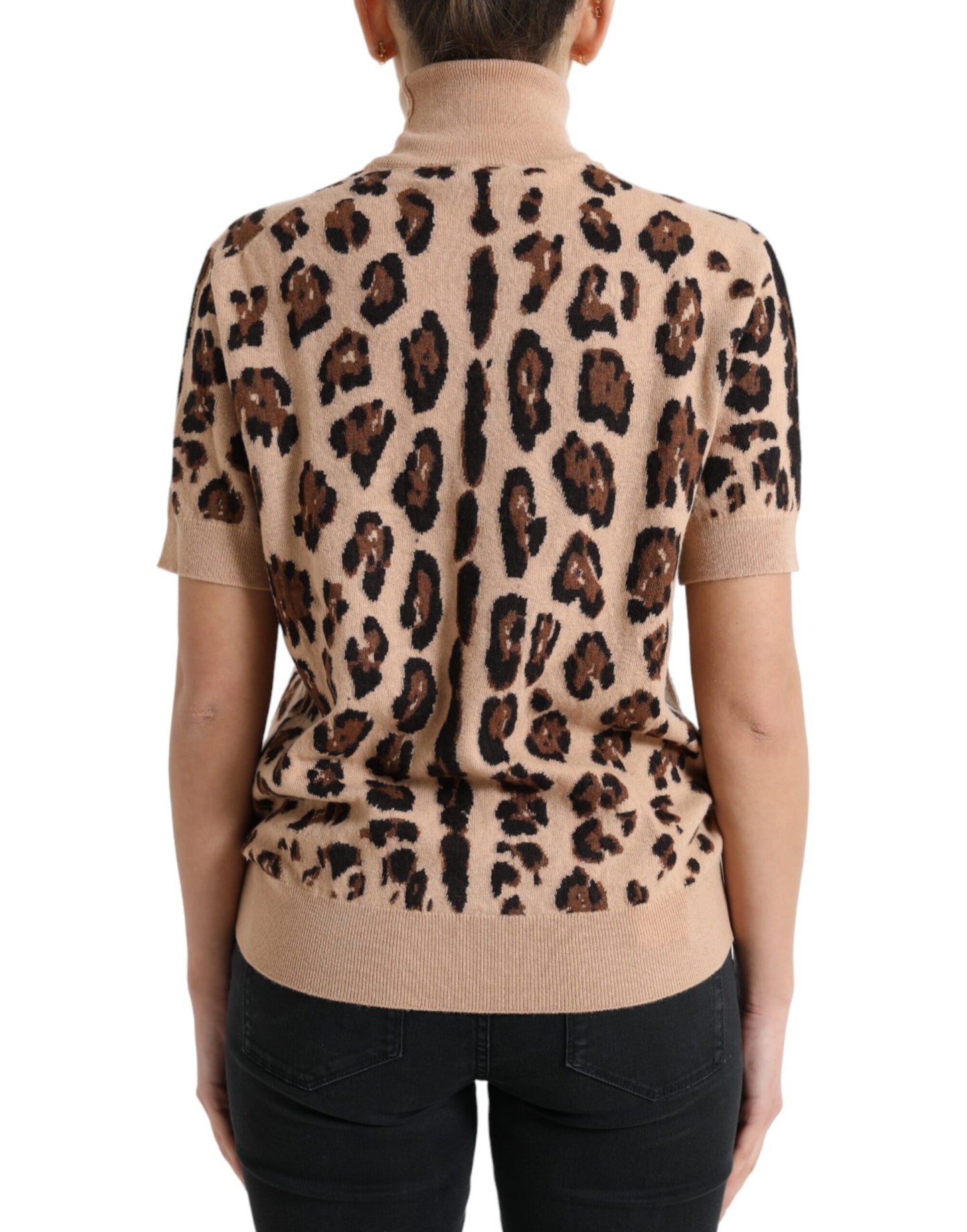 Elegante top de lana con cuello alto de leopardo beige