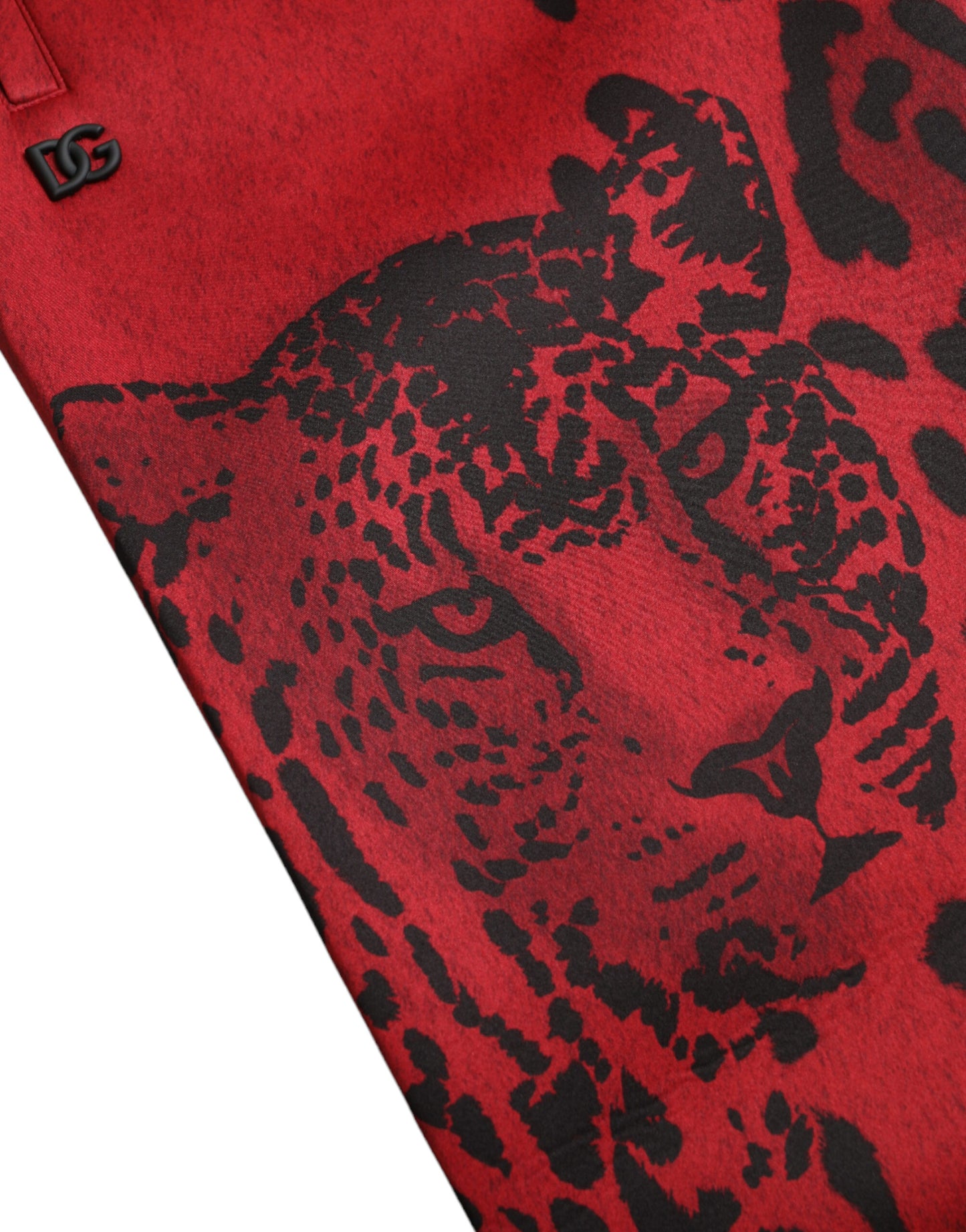 Joggers elegantes con estampado de leopardo en rojo y negro