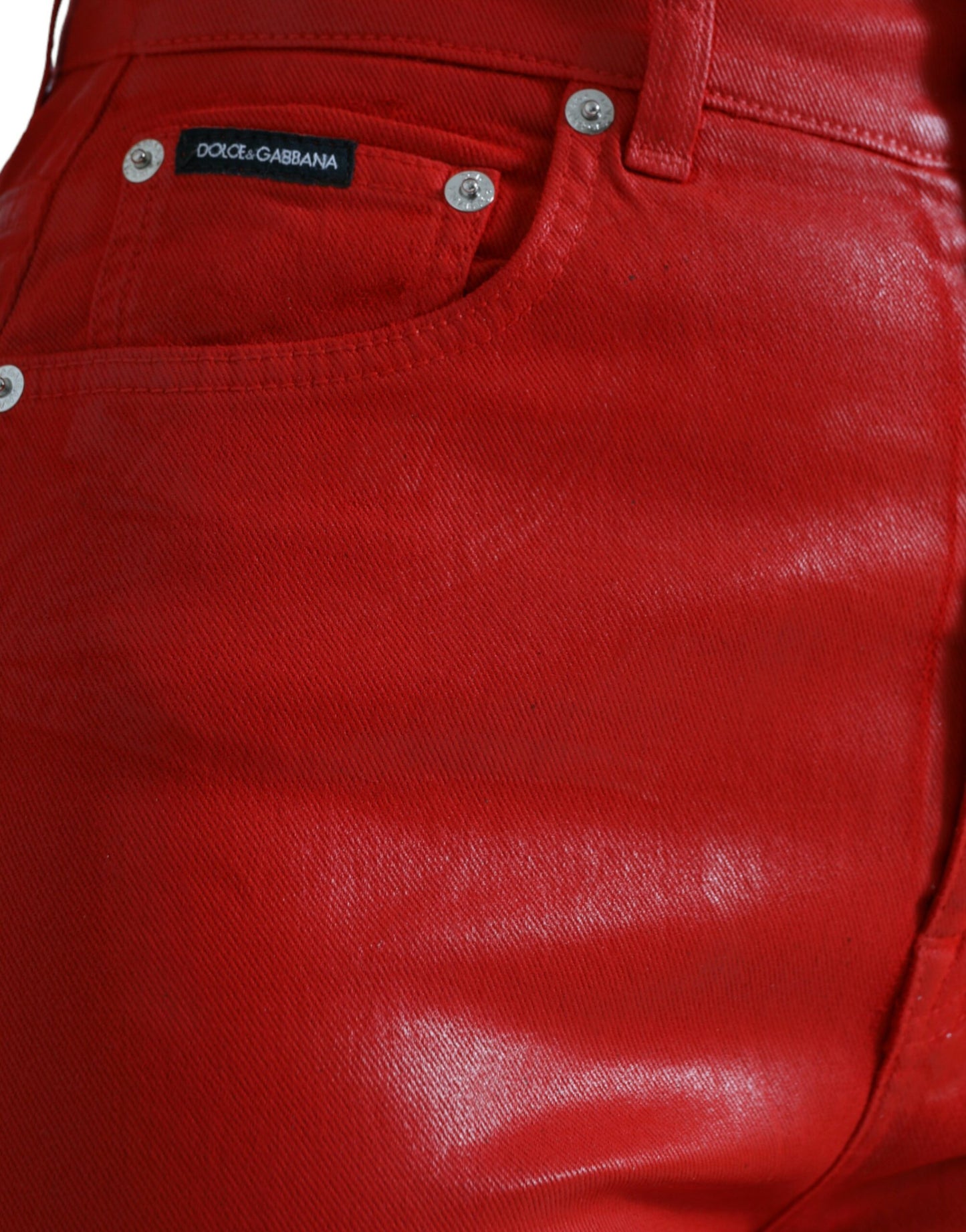 Elegante denim elástico de cintura alta en rojo