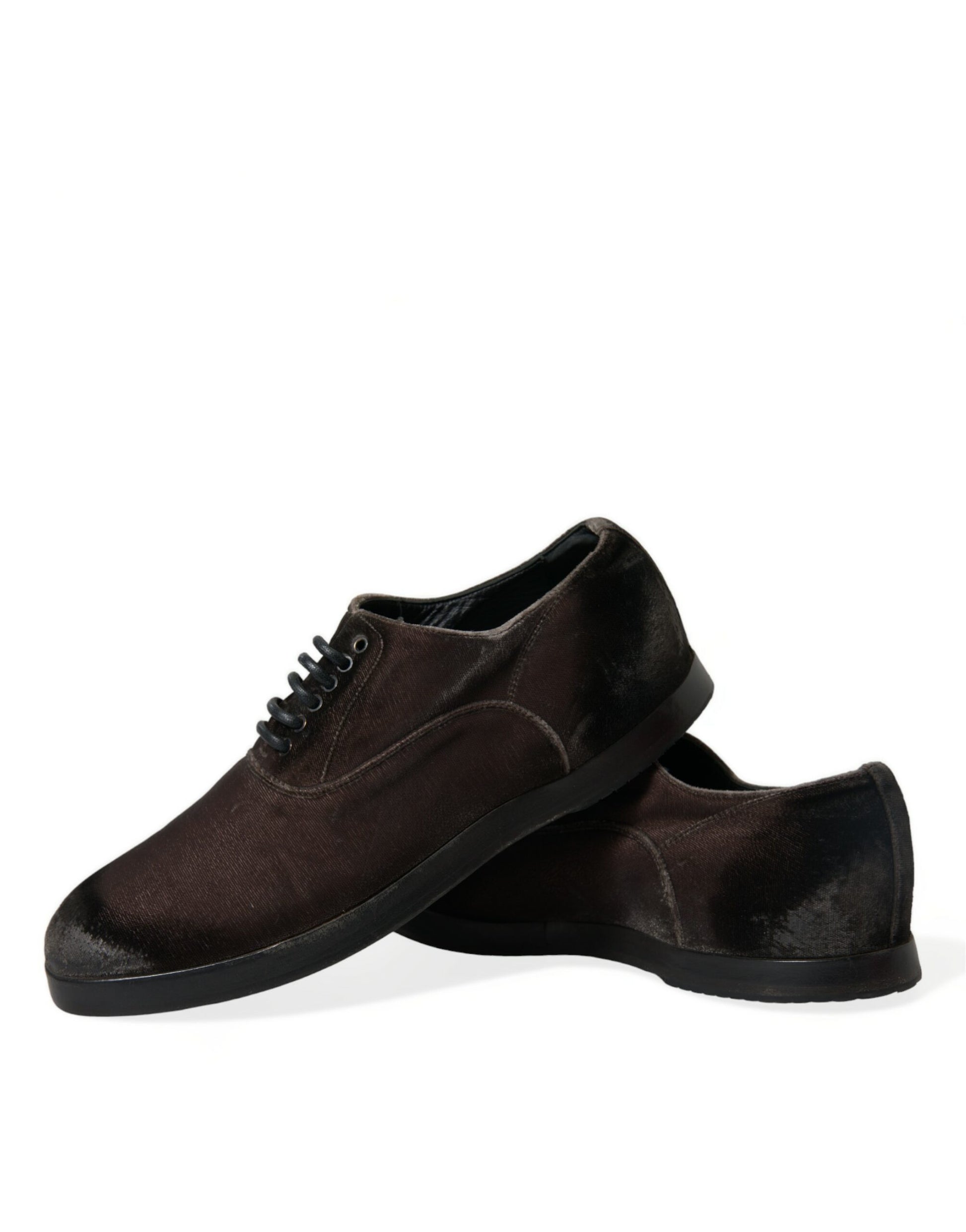 Elegantes zapatos Oxford con cordones de terciopelo marrón