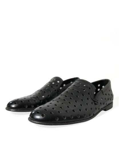 Mocasines perforados de cuero negro elegantes