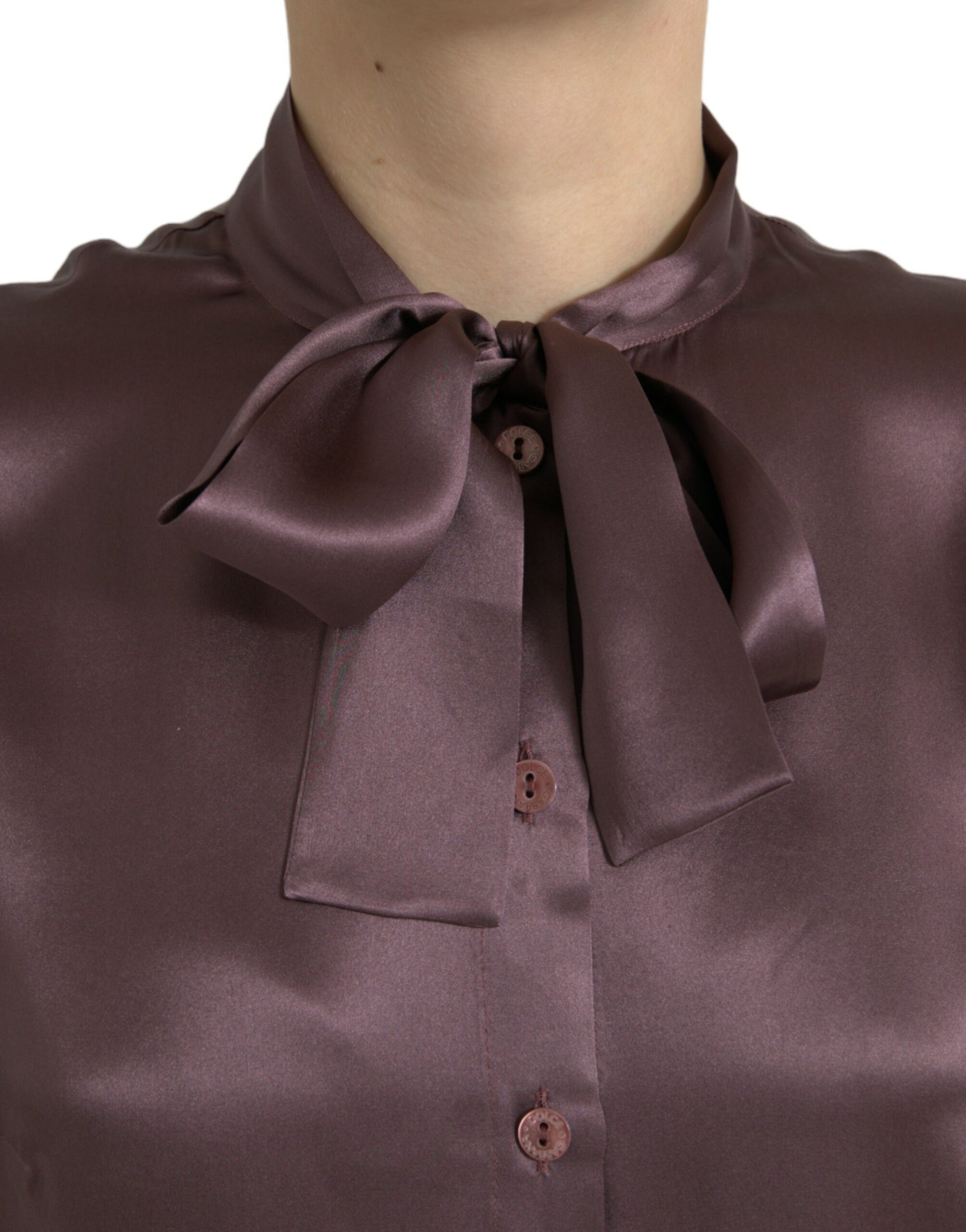 Blusa elegante de seda con cuello Ascot