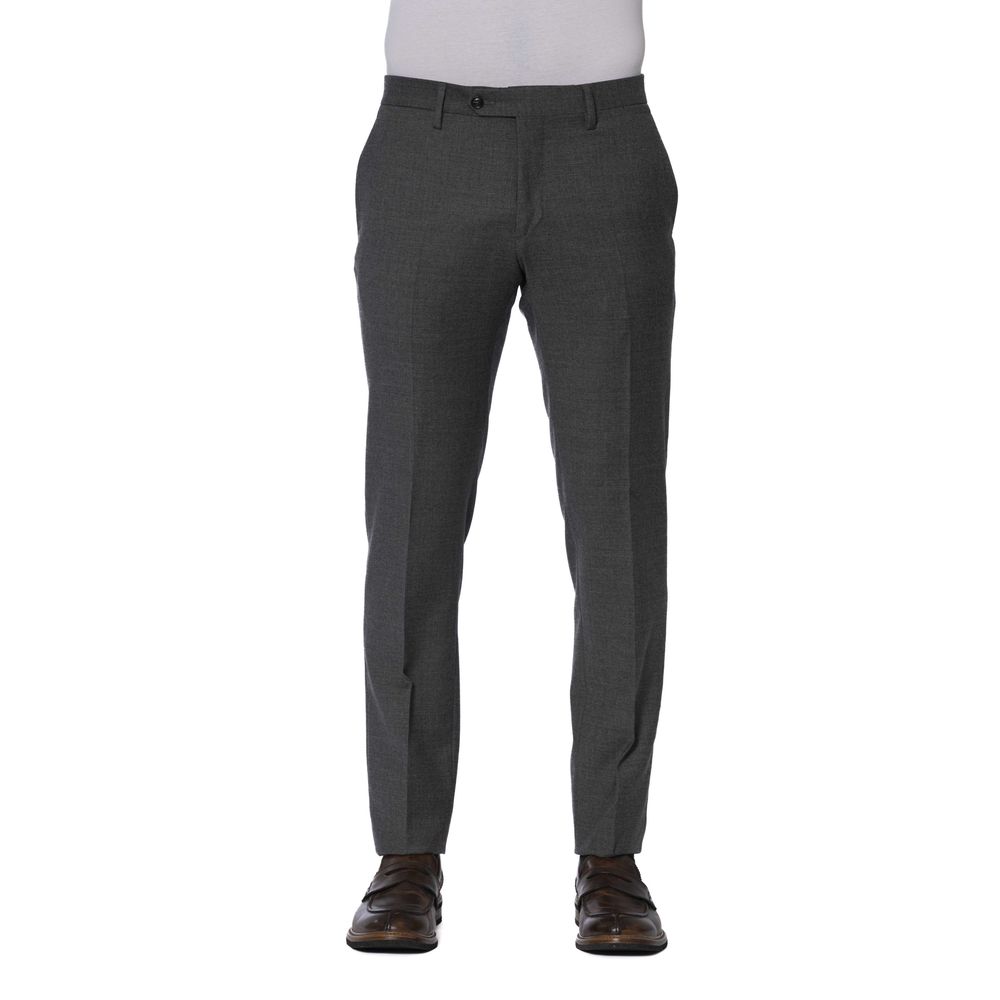 Pantalón gris elegante con acabado entallado