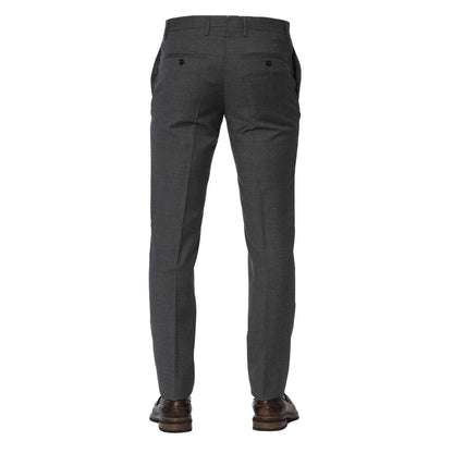 Pantalón gris elegante con acabado entallado