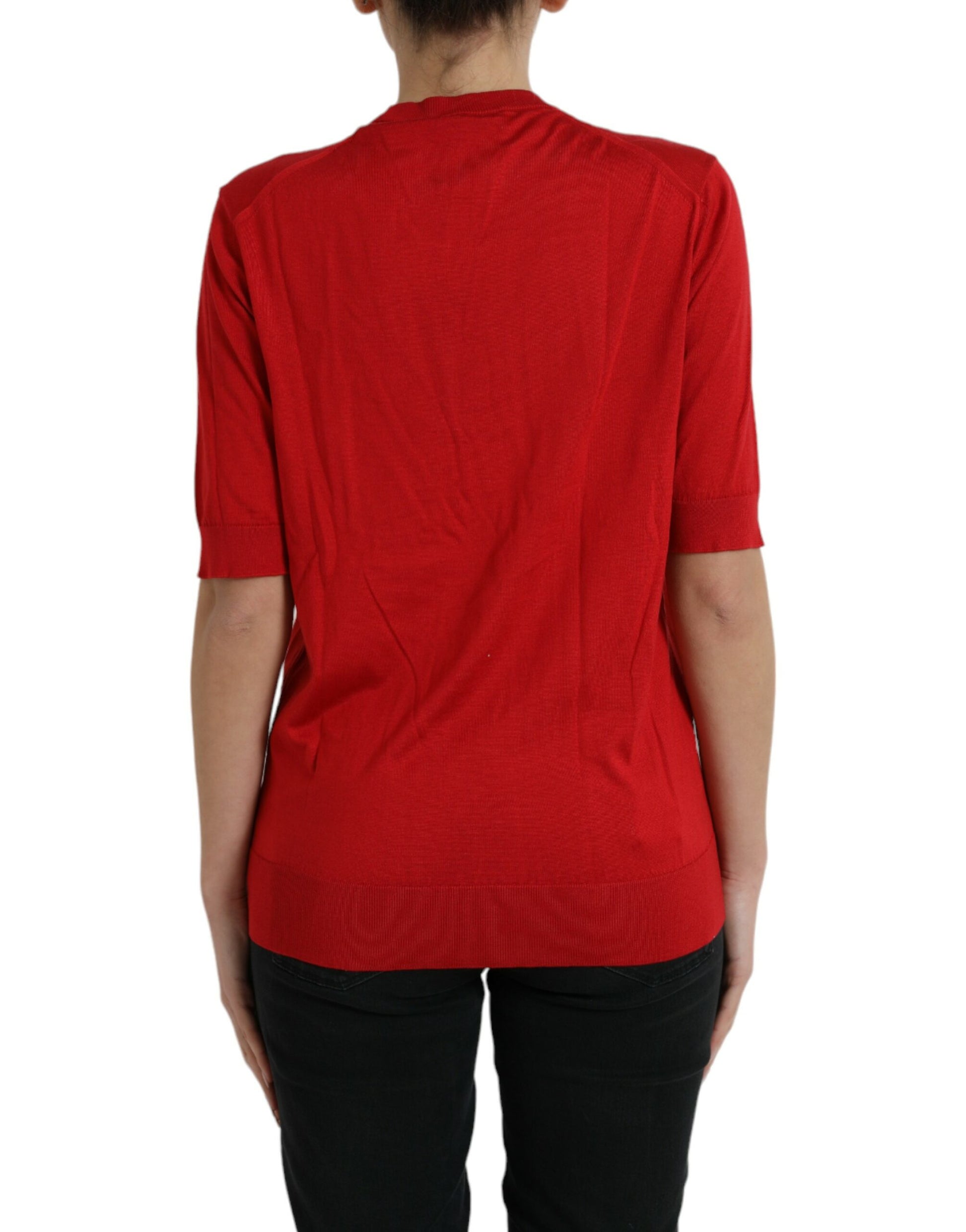 Top de seda rojo con cuello redondo