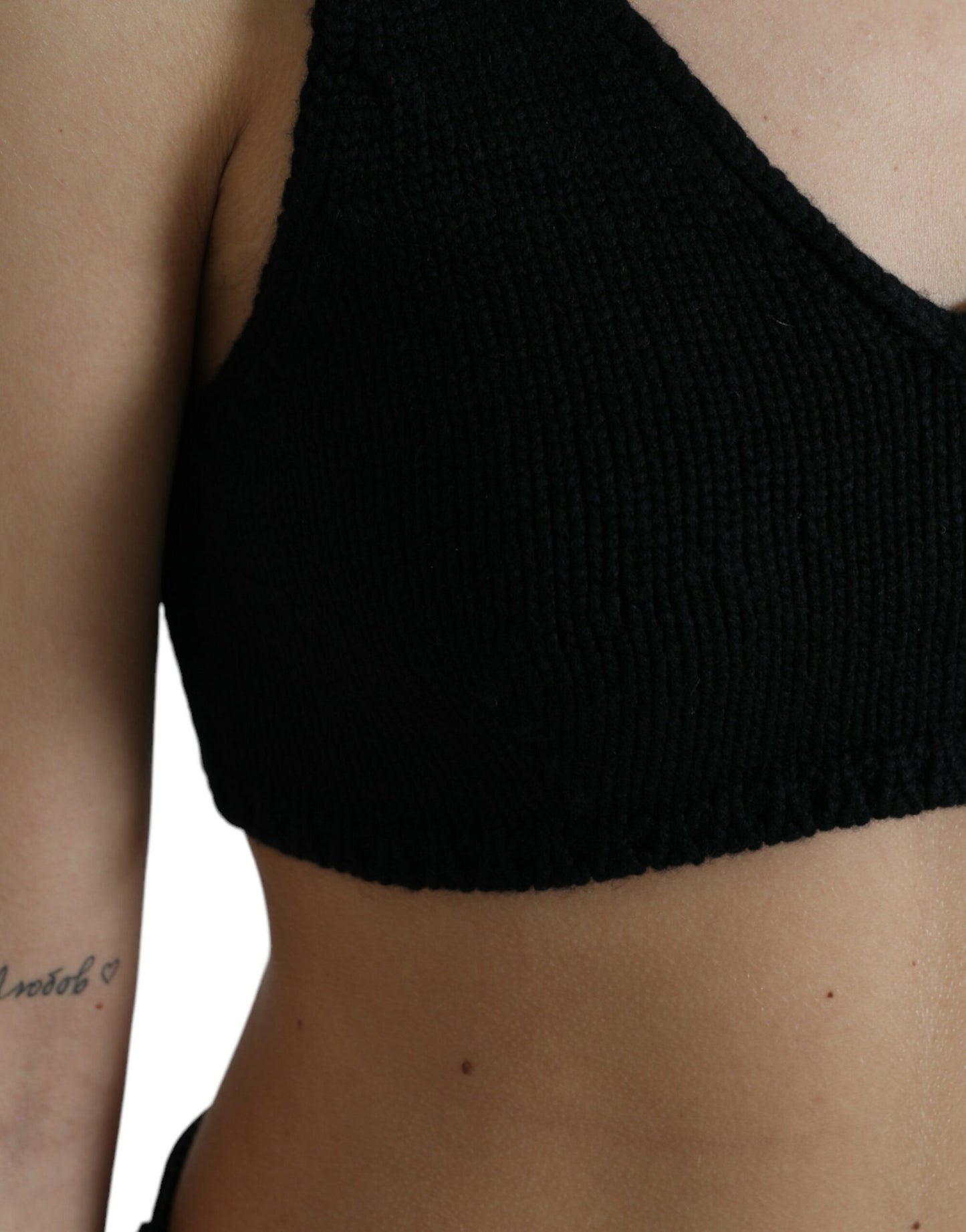 Zwarte cropped kasjmier bustiertop met V-hals