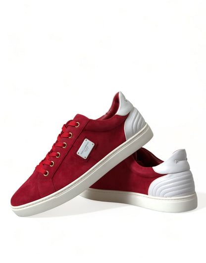 Elegantes zapatillas de deporte de cuero rojo y blanco