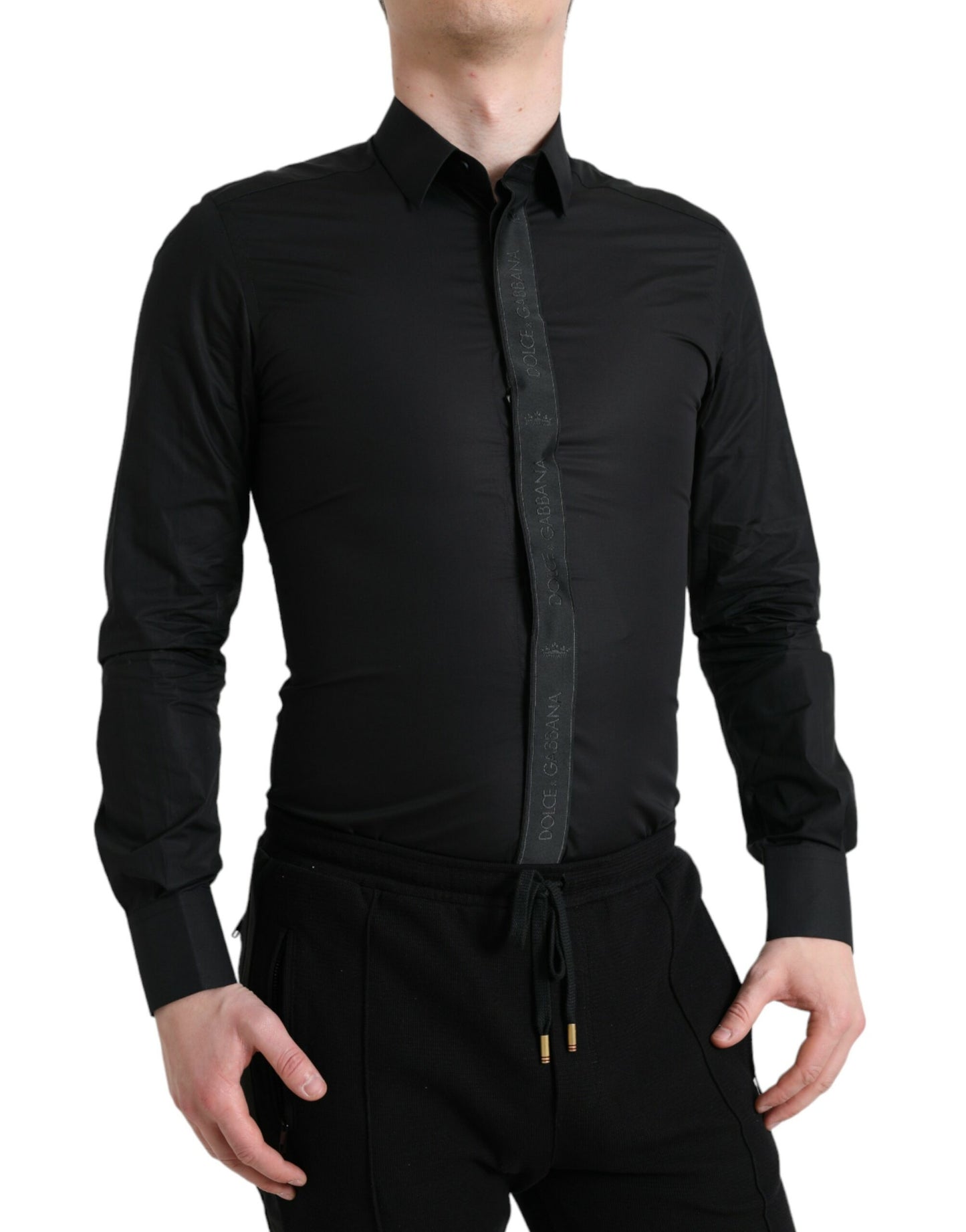 Camisa de vestir negra elegante y ajustada