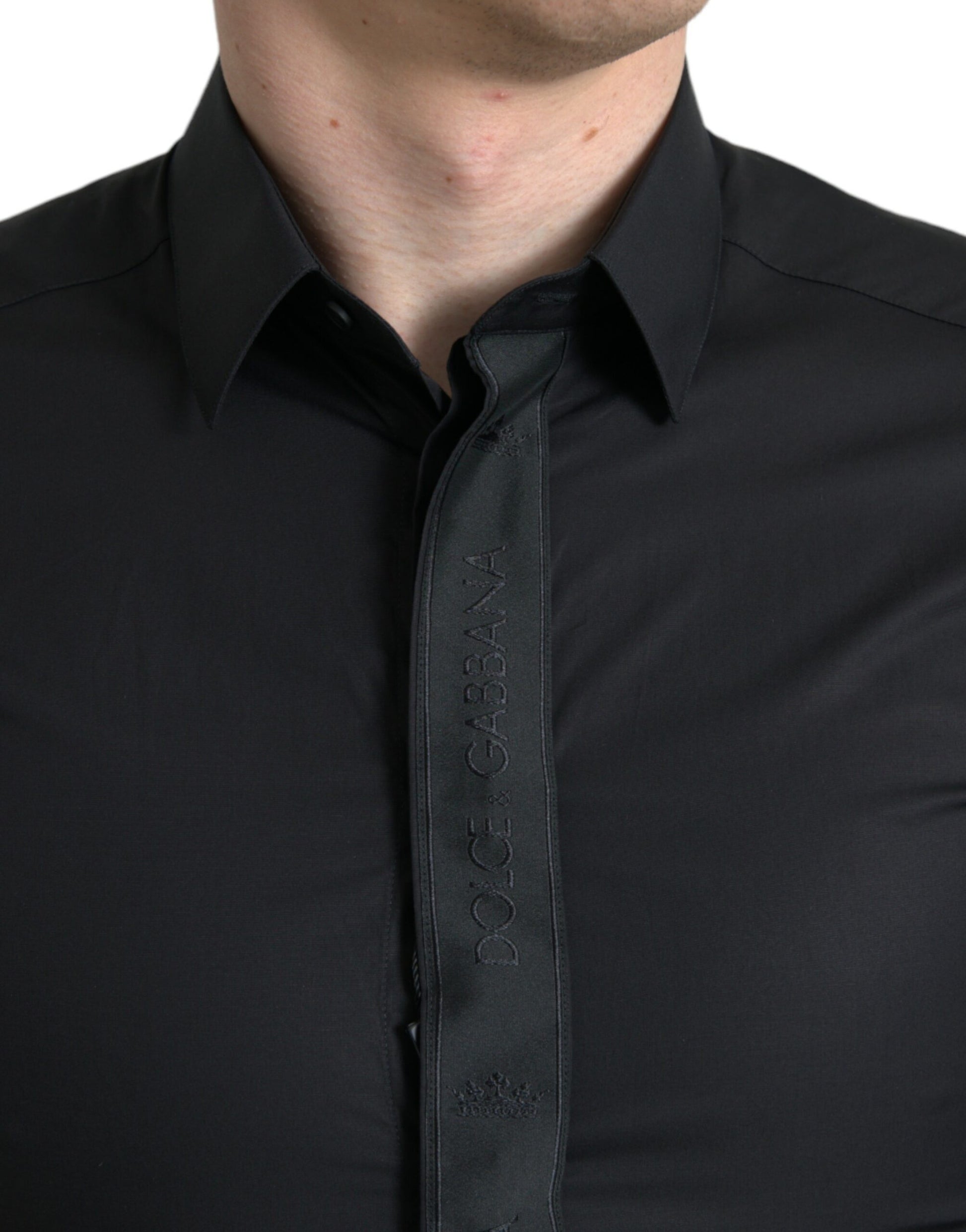 Camisa de vestir negra elegante y ajustada