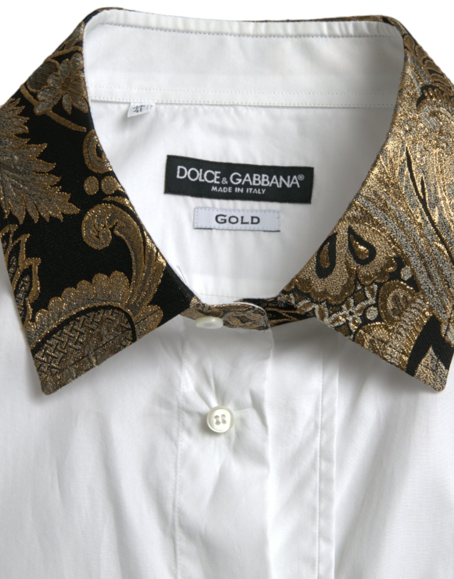 Camisa de vestir elegante con detalle dorado