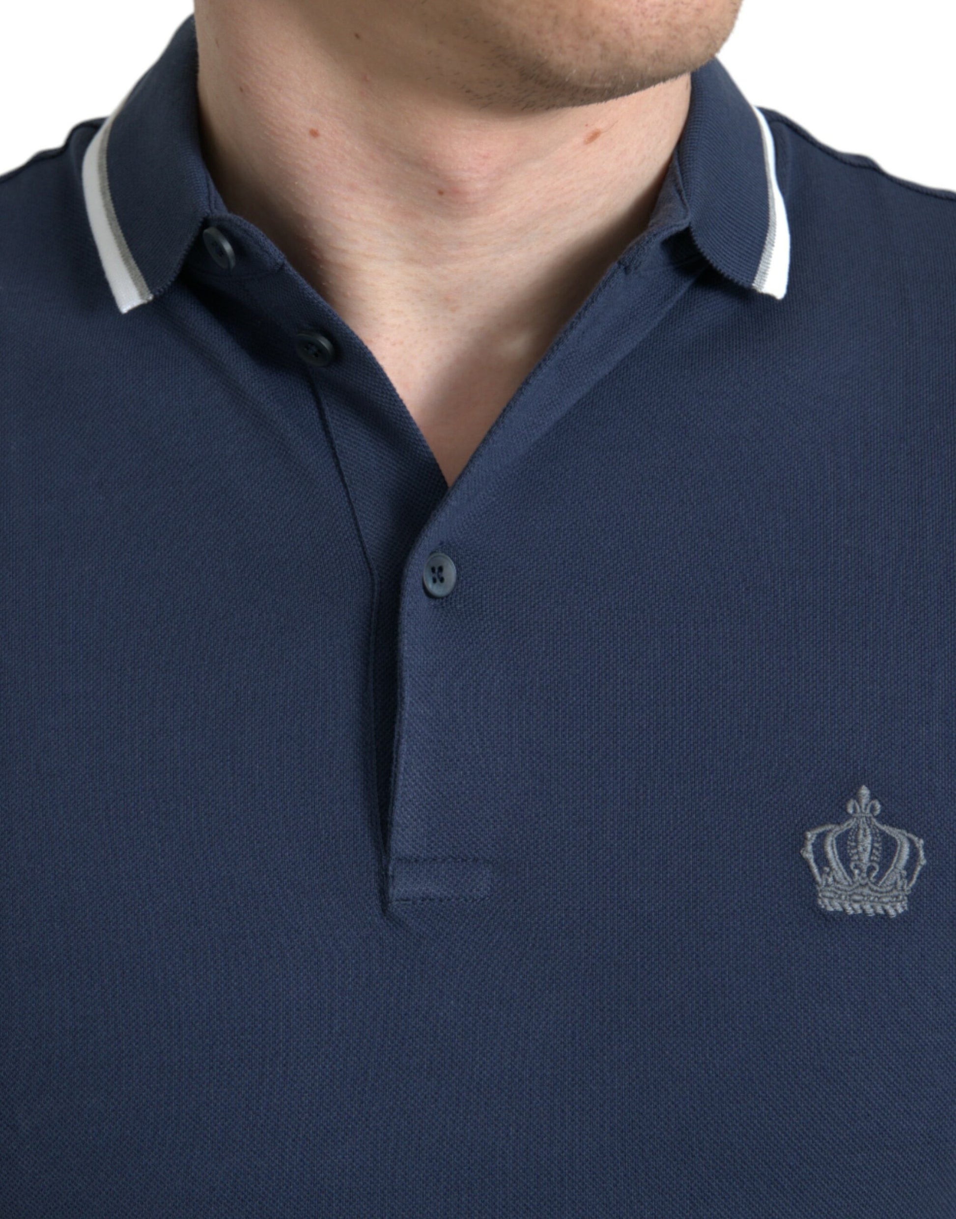 Camiseta polo con bordado de corona elegante