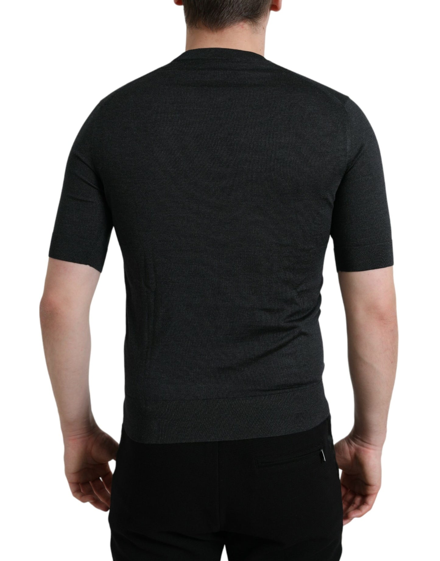 Elegante camiseta de seda con cuello redondo en gris oscuro