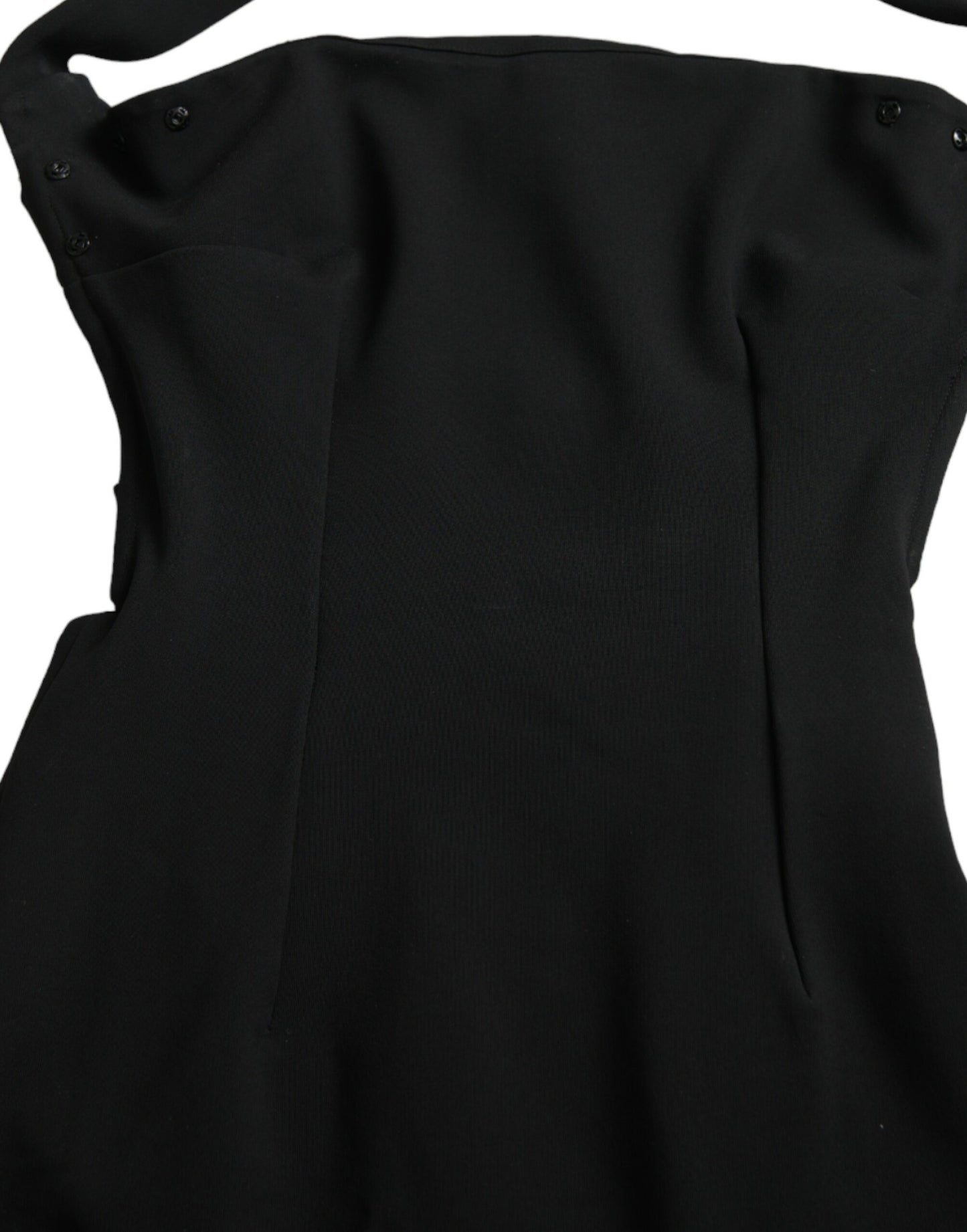 Elegante vestido midi con cuello halter y tubo negro