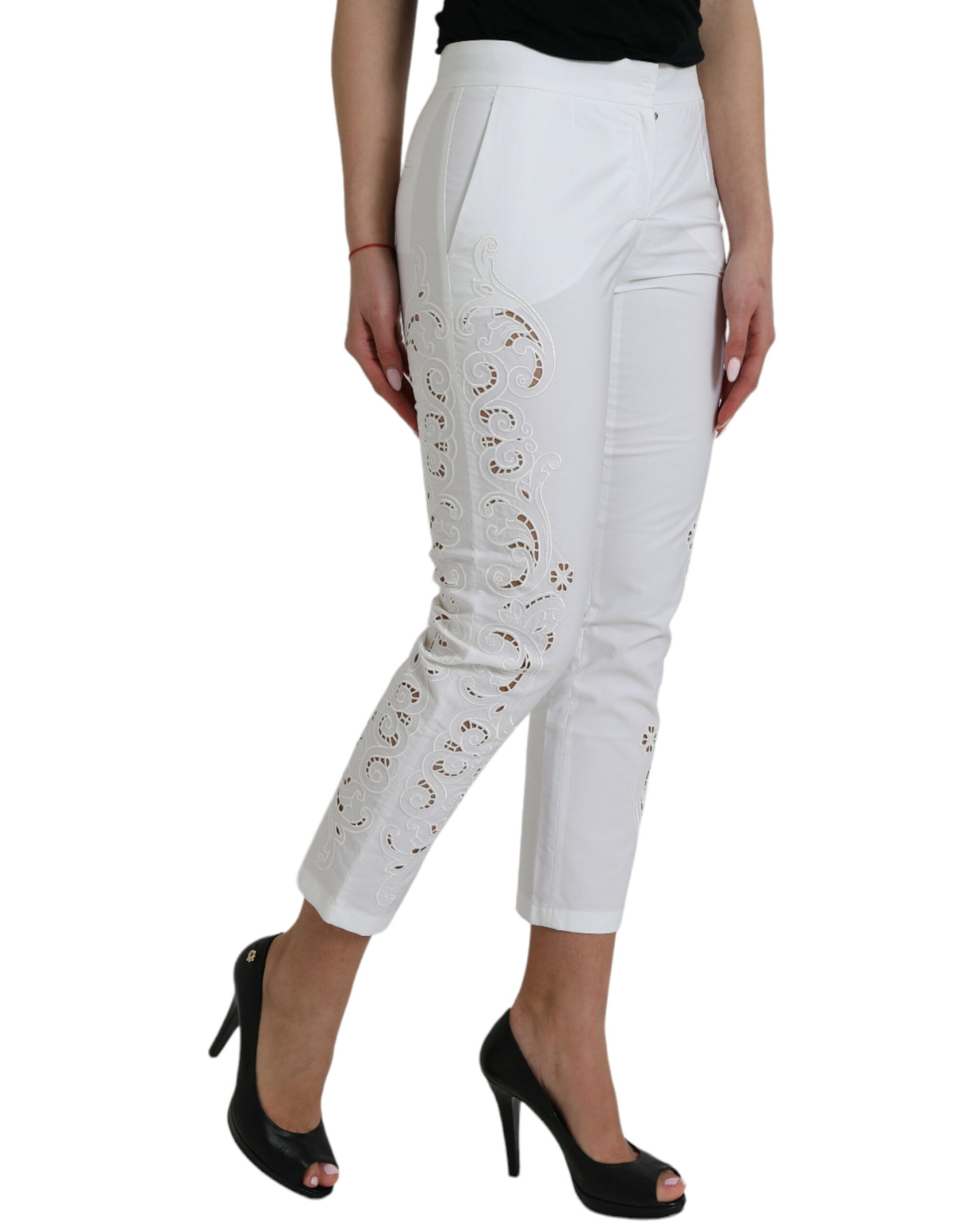 Elegantes pantalones blancos cónicos de cintura media