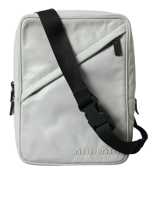 Elegante bolso bandolera de cuero blanco y negro