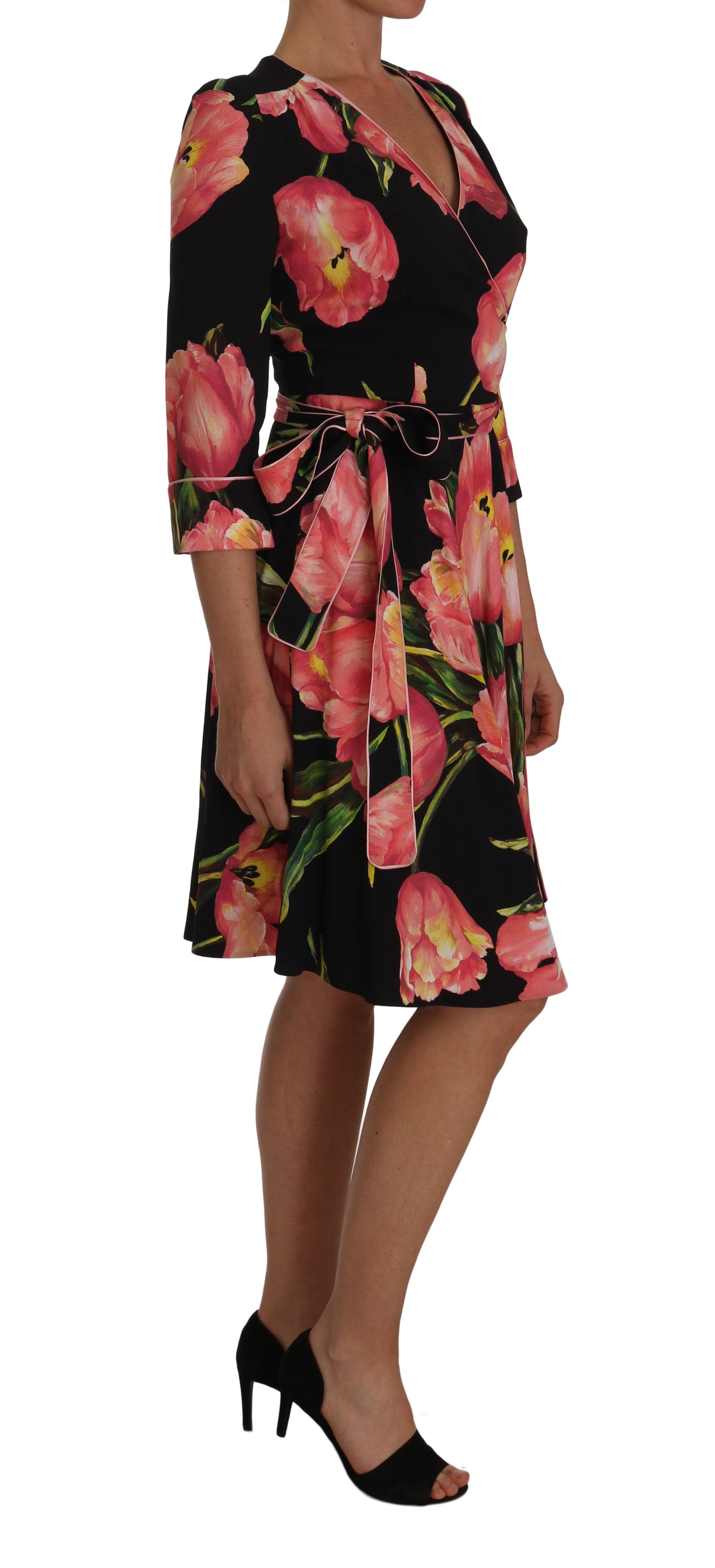 Elegante zwarte shiftjurk met roze tulpenprint