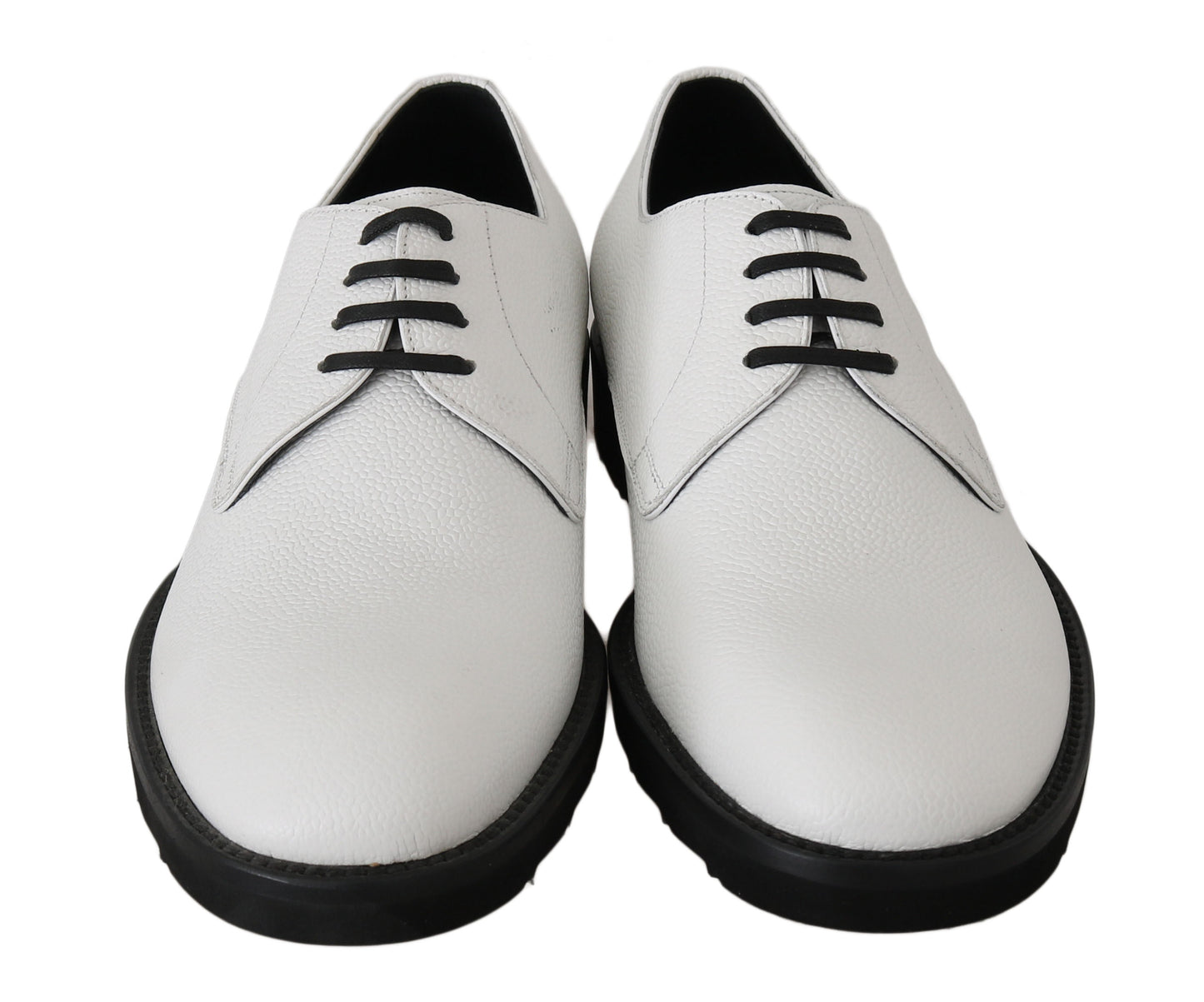 Elegantes zapatos de cuero formales blancos