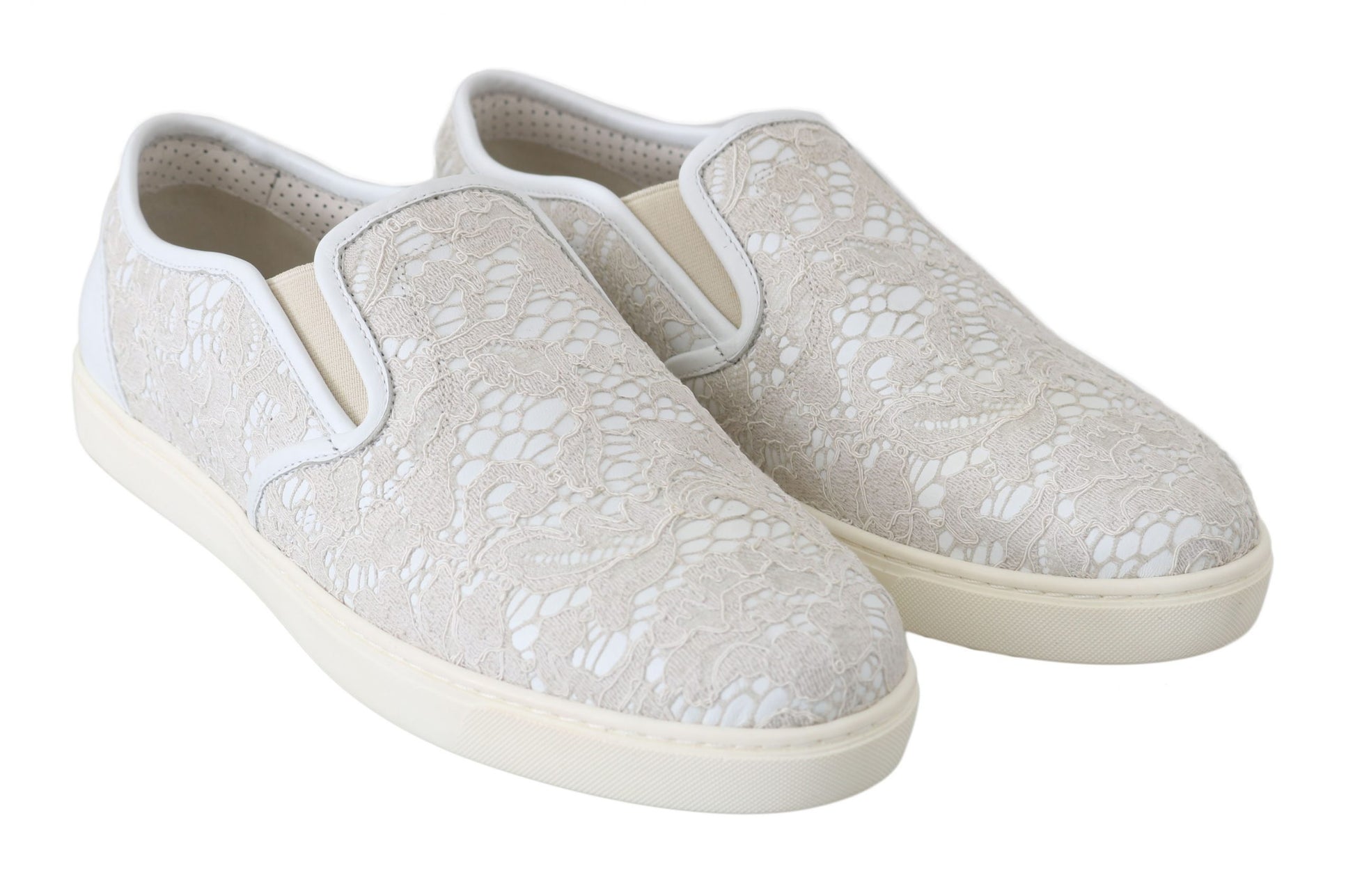 Elegantes mocasines blanquecinos para mujer